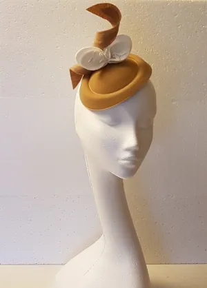 CHAMPAGNE/NUDE #Fascinator hat TAN Nude Hatinator with White felt leaves.Ascot Wedding Race Cocktail Church headpiece.Ladies party Hairpiece