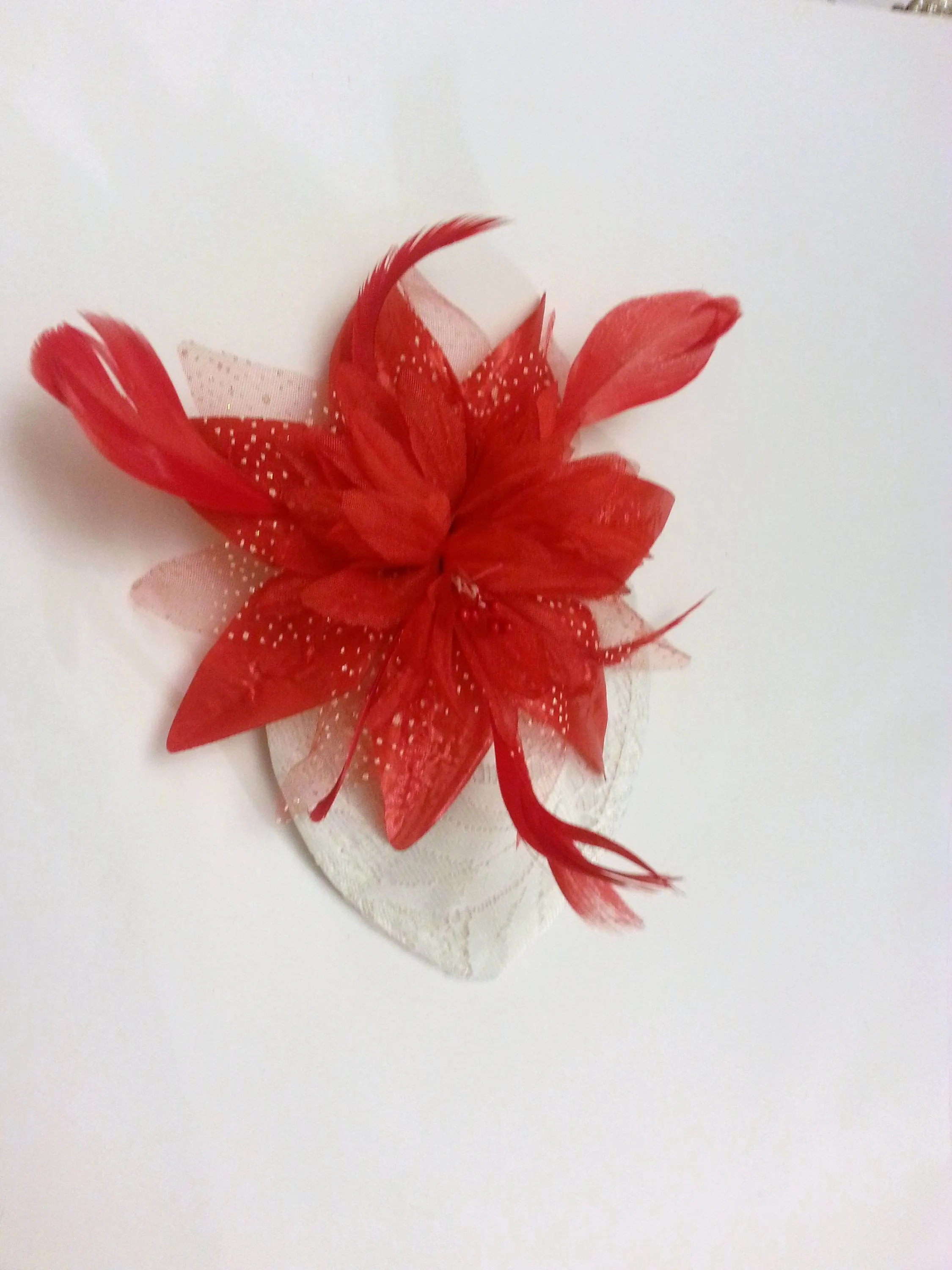 Fascinator  hat, 40s 50s Hat, Feather hat fascinator, Cocktail Hat fascinator,Ladies hat, Christmas party hat, Wedding Red & White Mini hat