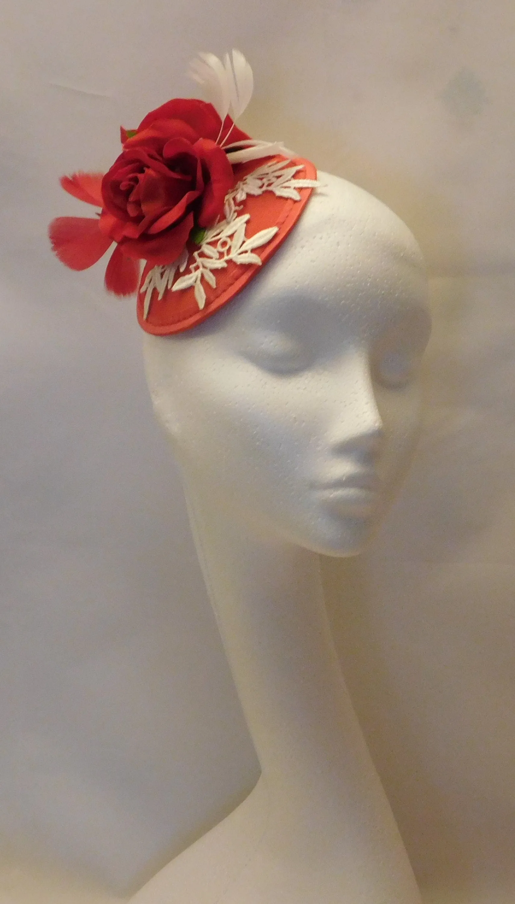 Fascinator hat 40s50s Red Hat fascinator #Red hat fascinator Race,Cocktail hat, Ladies day,Ascot hat Red Rose Floral  and feather hathat