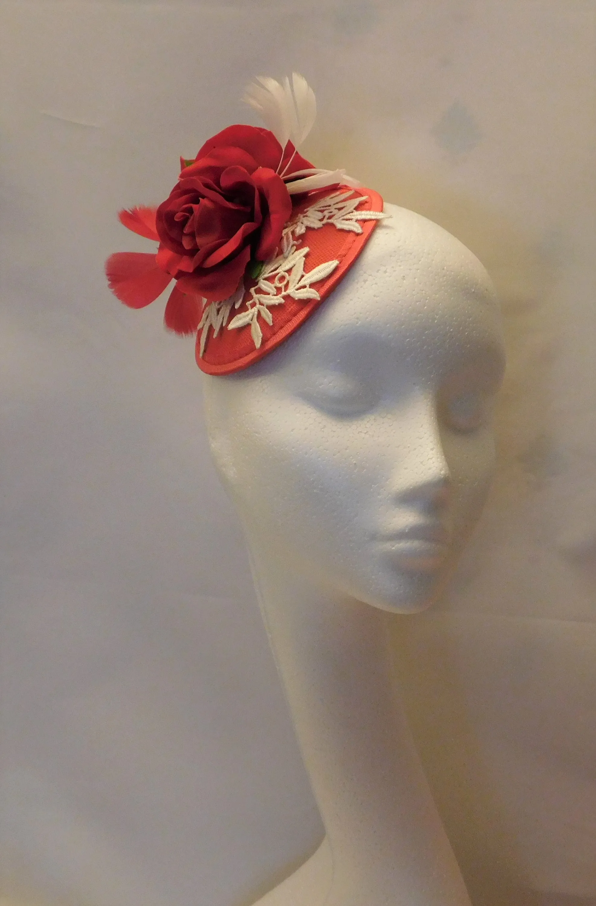 Fascinator hat 40s50s Red Hat fascinator #Red hat fascinator Race,Cocktail hat, Ladies day,Ascot hat Red Rose Floral  and feather hathat