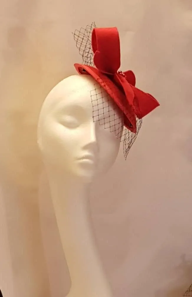 Fascinator Red bow Hat mini Birdcage veil red Felt fascinator Red hat fascinator Royal Ascot Wedding Church Cocktail party hatinator