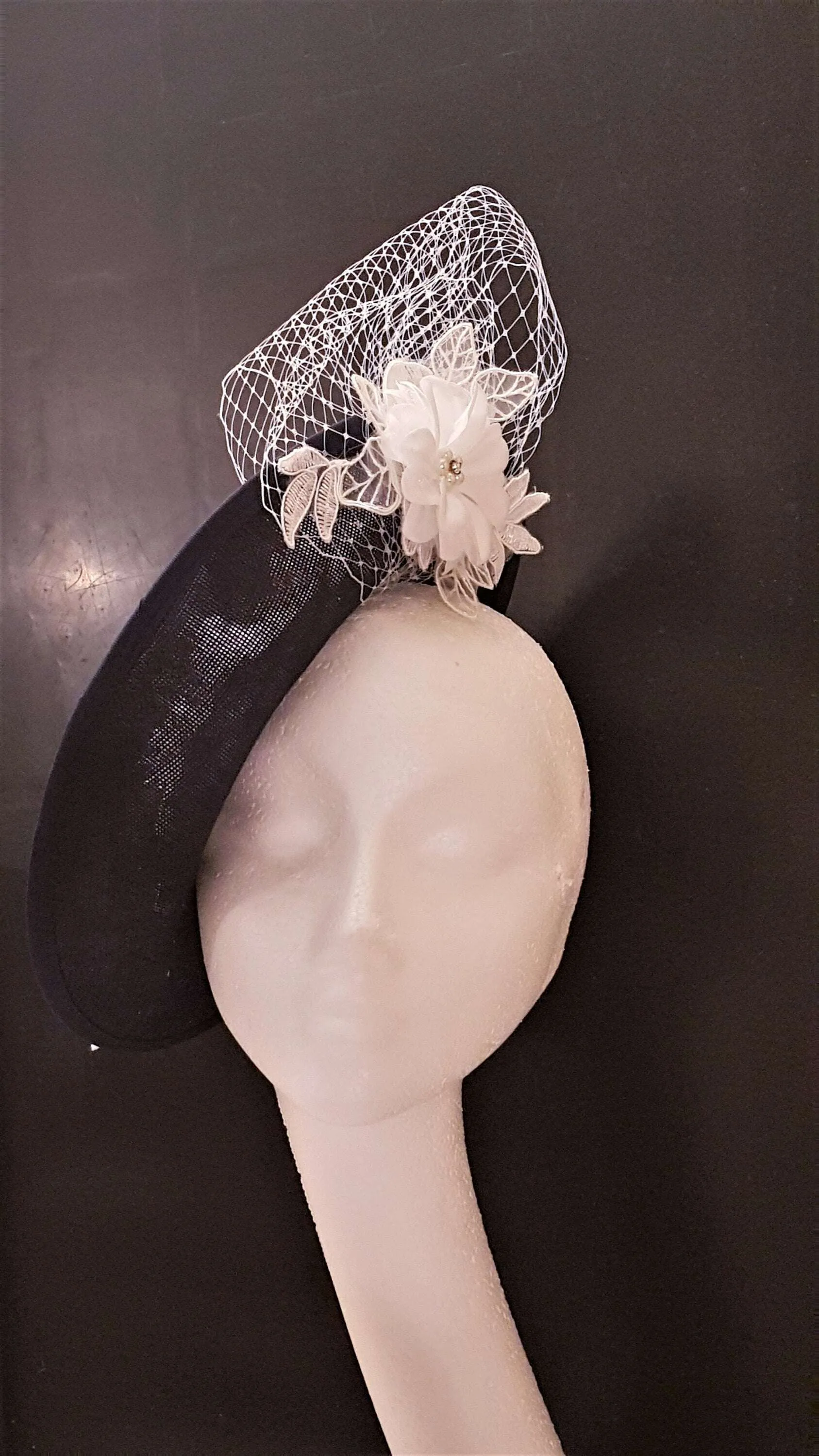 NAVY BLUE Hat FASCINATOR Wedding Mother of bride Kentucky Derby Royal Ascot Race Ladies 30cm Large Saucer Sinamay Hat Navy and Off white hat