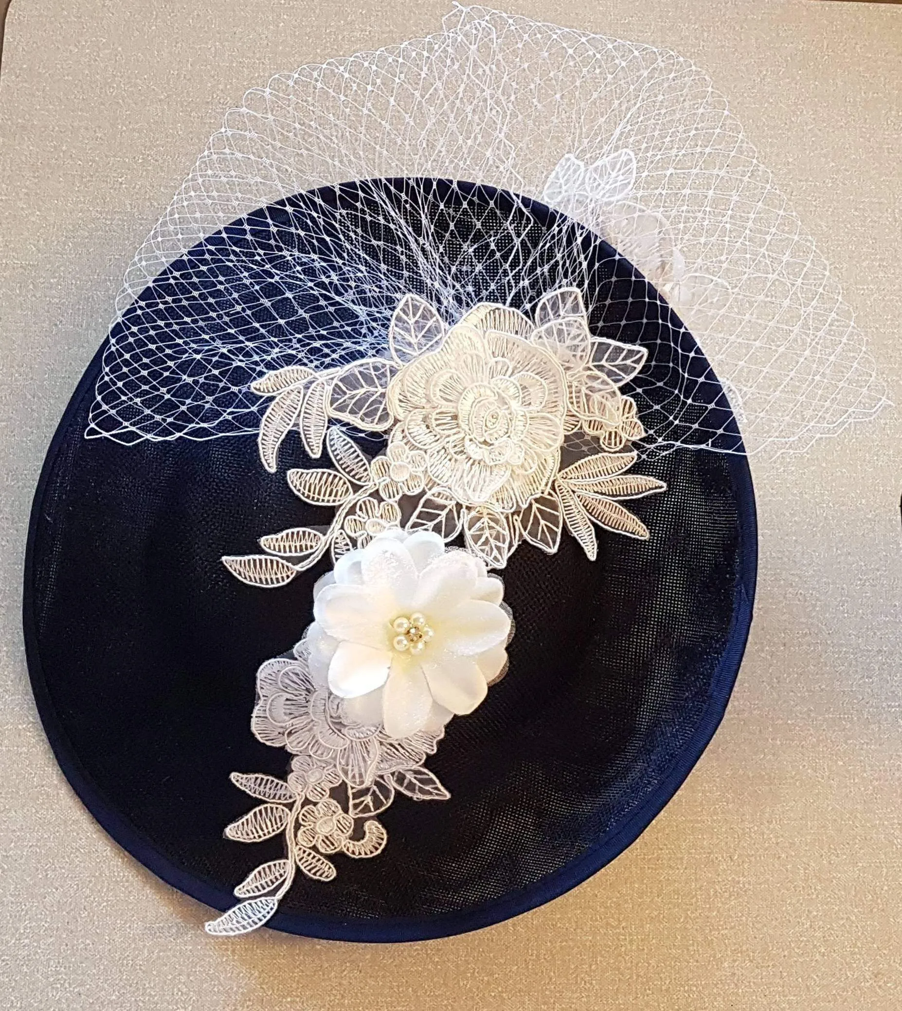 NAVY BLUE Hat FASCINATOR Wedding Mother of bride Kentucky Derby Royal Ascot Race Ladies 30cm Large Saucer Sinamay Hat Navy and Off white hat