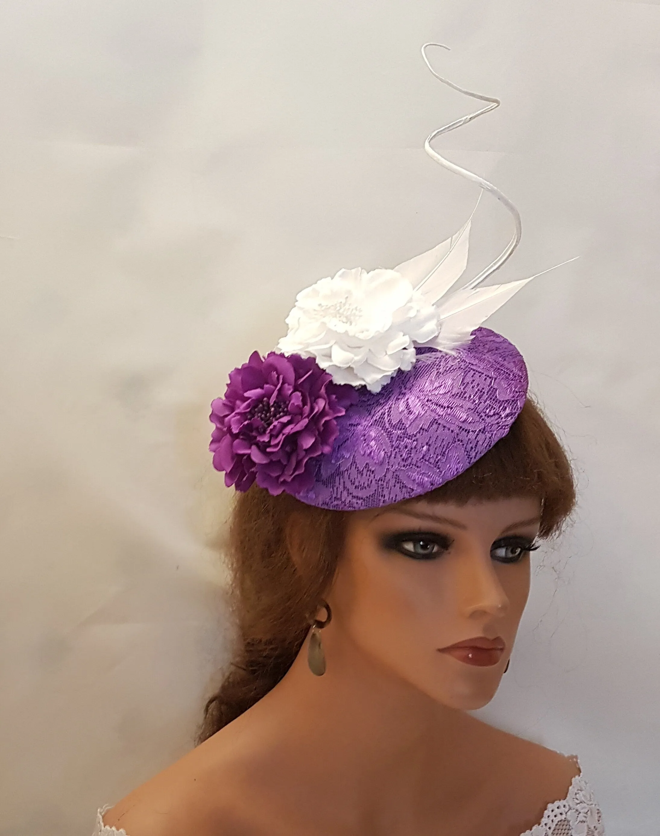 PURPLE and WHITE Fascinator hat. Wedding Hatinator Quil feather headdress Race Cocktail  Party Ascot Hat, Wedding headpiece, Ladies outfit