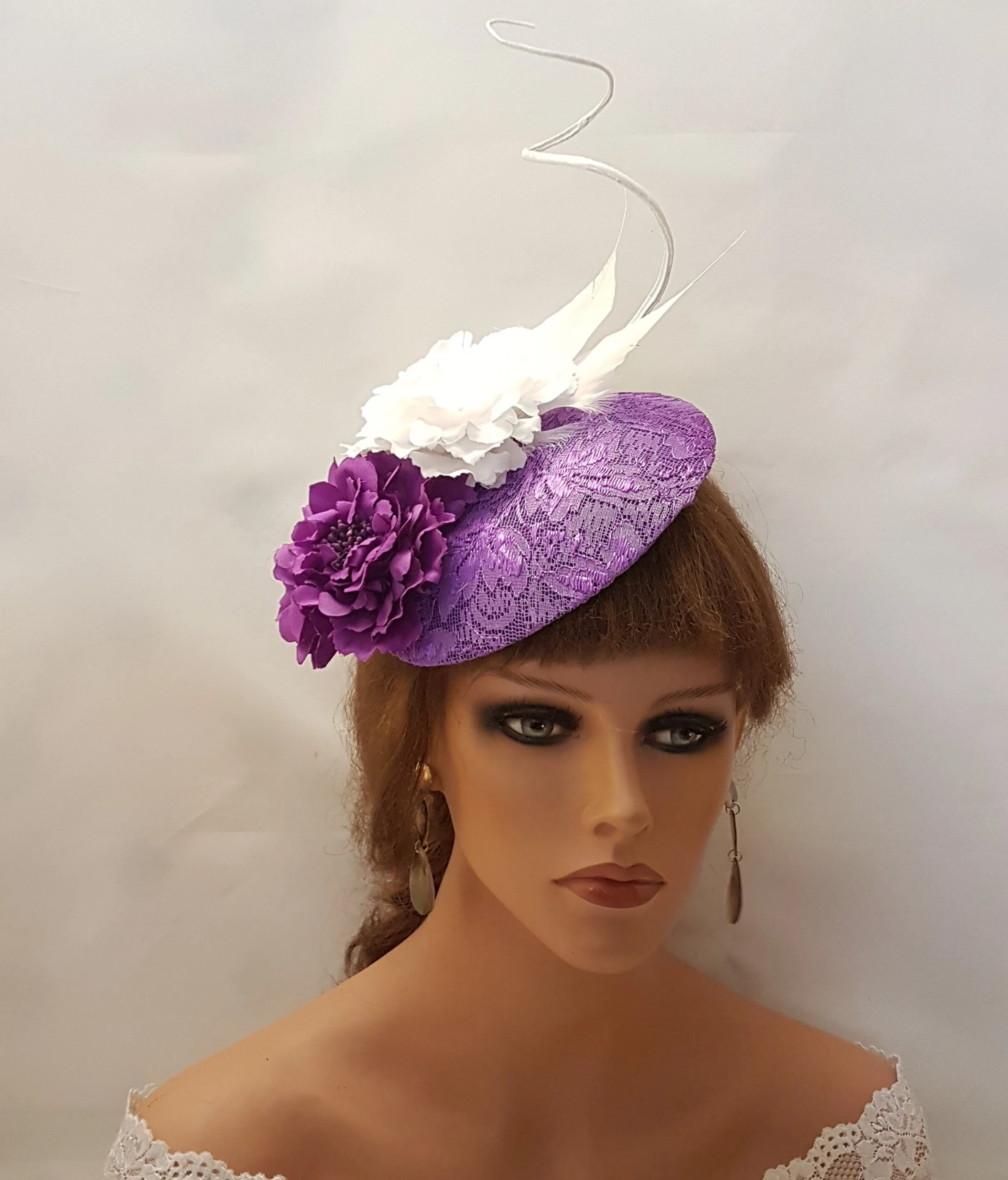 PURPLE and WHITE Fascinator hat. Wedding Hatinator Quil feather headdress Race Cocktail  Party Ascot Hat, Wedding headpiece, Ladies outfit