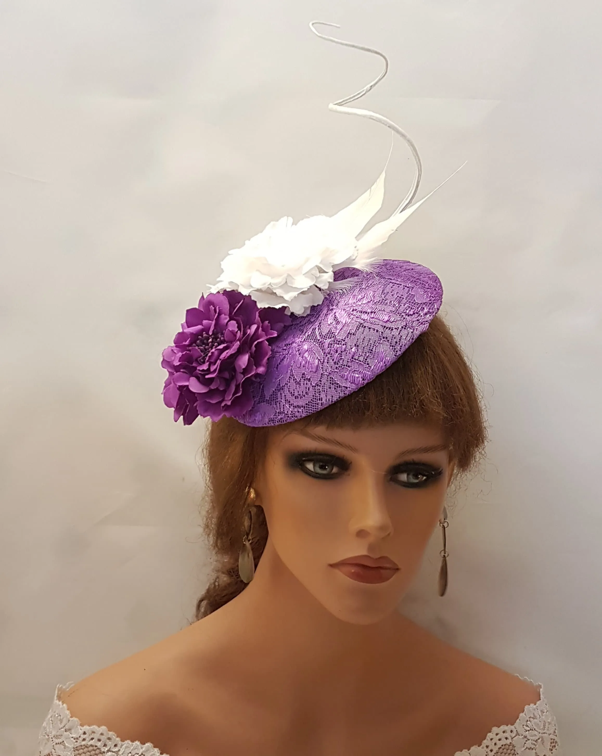 PURPLE and WHITE Fascinator hat. Wedding Hatinator Quil feather headdress Race Cocktail  Party Ascot Hat, Wedding headpiece, Ladies outfit