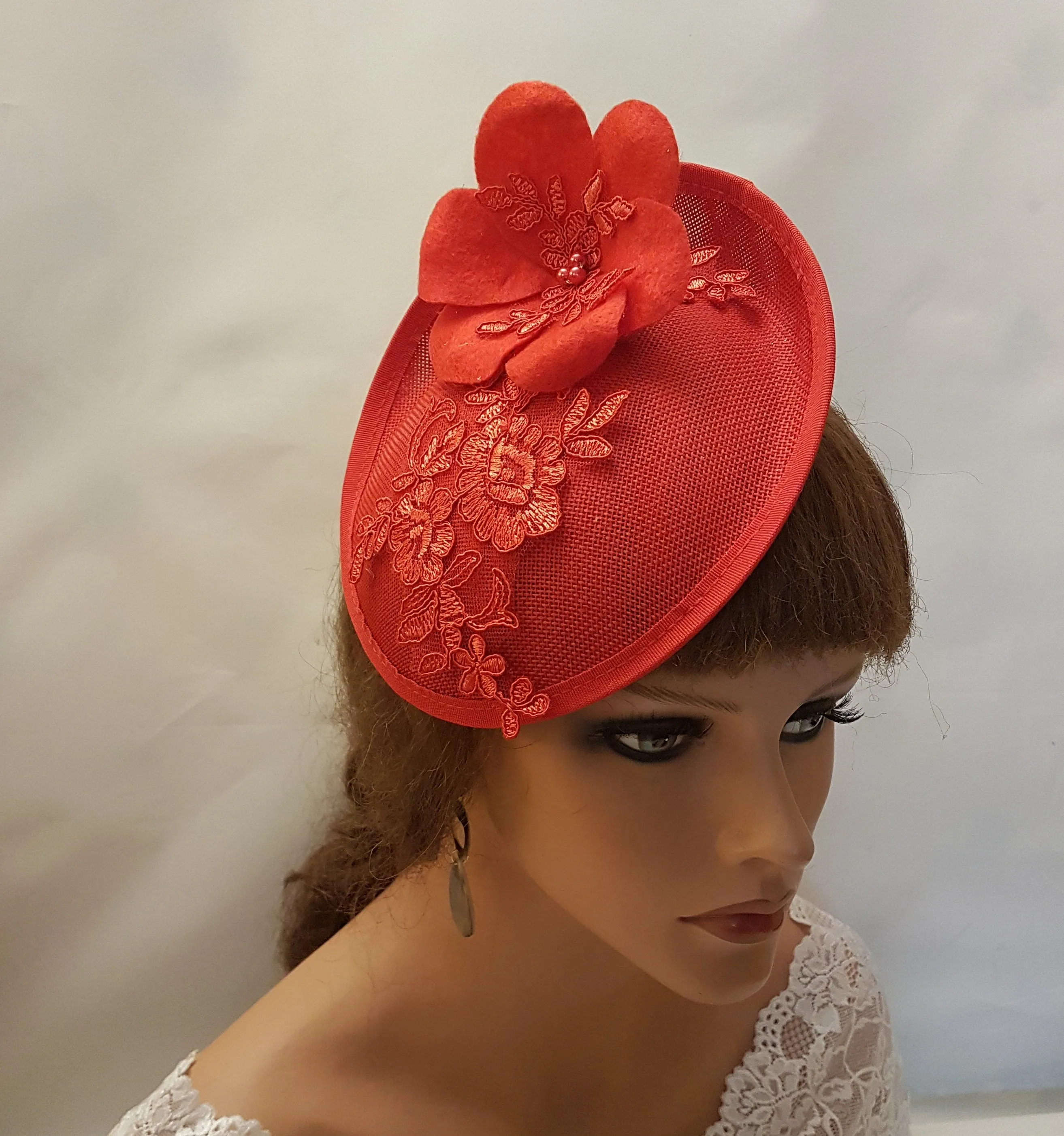 RED HAT Fascinator Red fascinator. Red felt flower & motif Ascot Kentucky derby Wedding Race Cocktail Church hat fascinator .