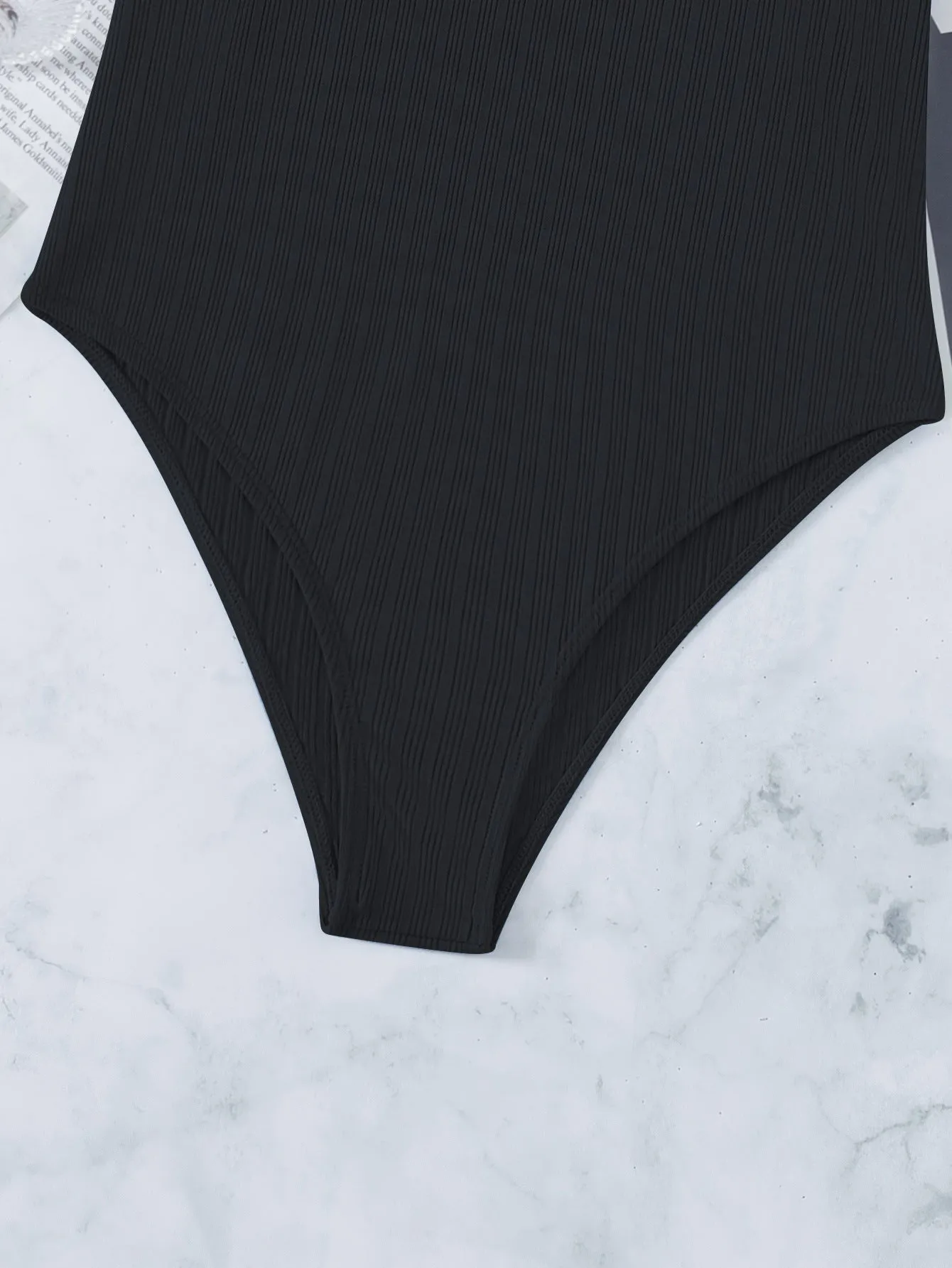 Solid Color Bikini Swimsuit with Adjustable Crossover Design
