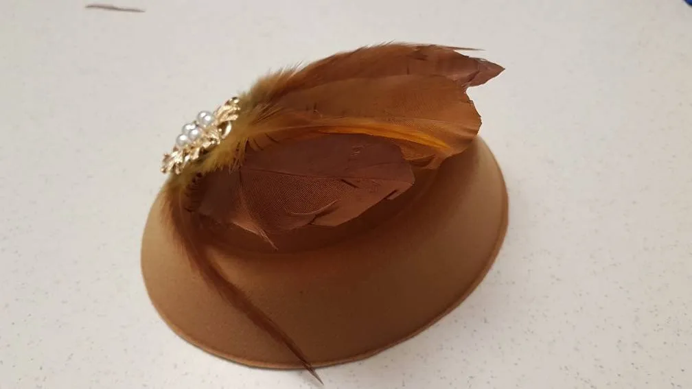 TAN/NUDE  FASCINATOR, 40s 50s Tan Hat fascinator #Tan/Nude Feather hat fascinator Race,Cocktail,Ladies day,Ascot hat with Brown feathers