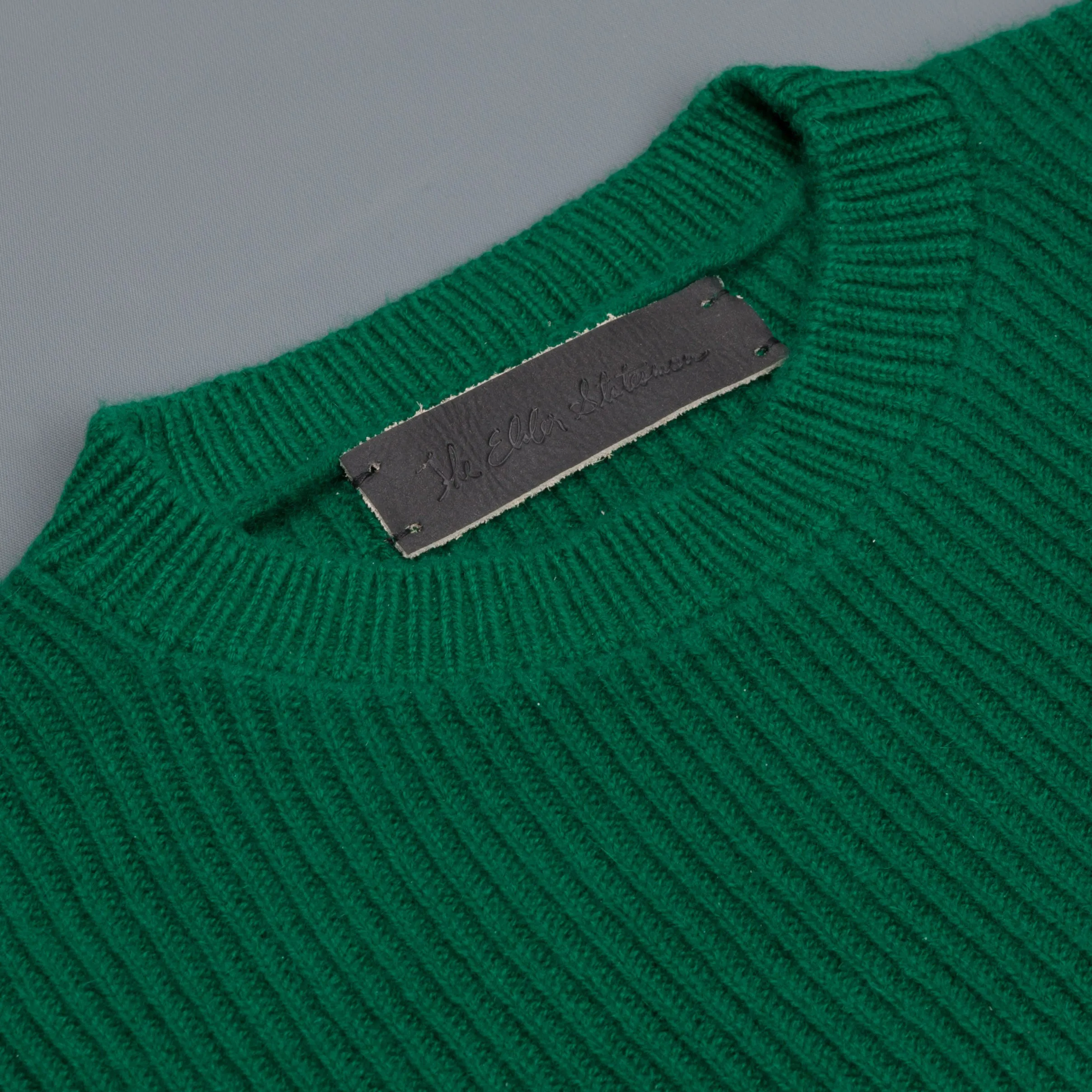 The Elder Statesman 100% cashmere medium ribbed crew Kelly Green
