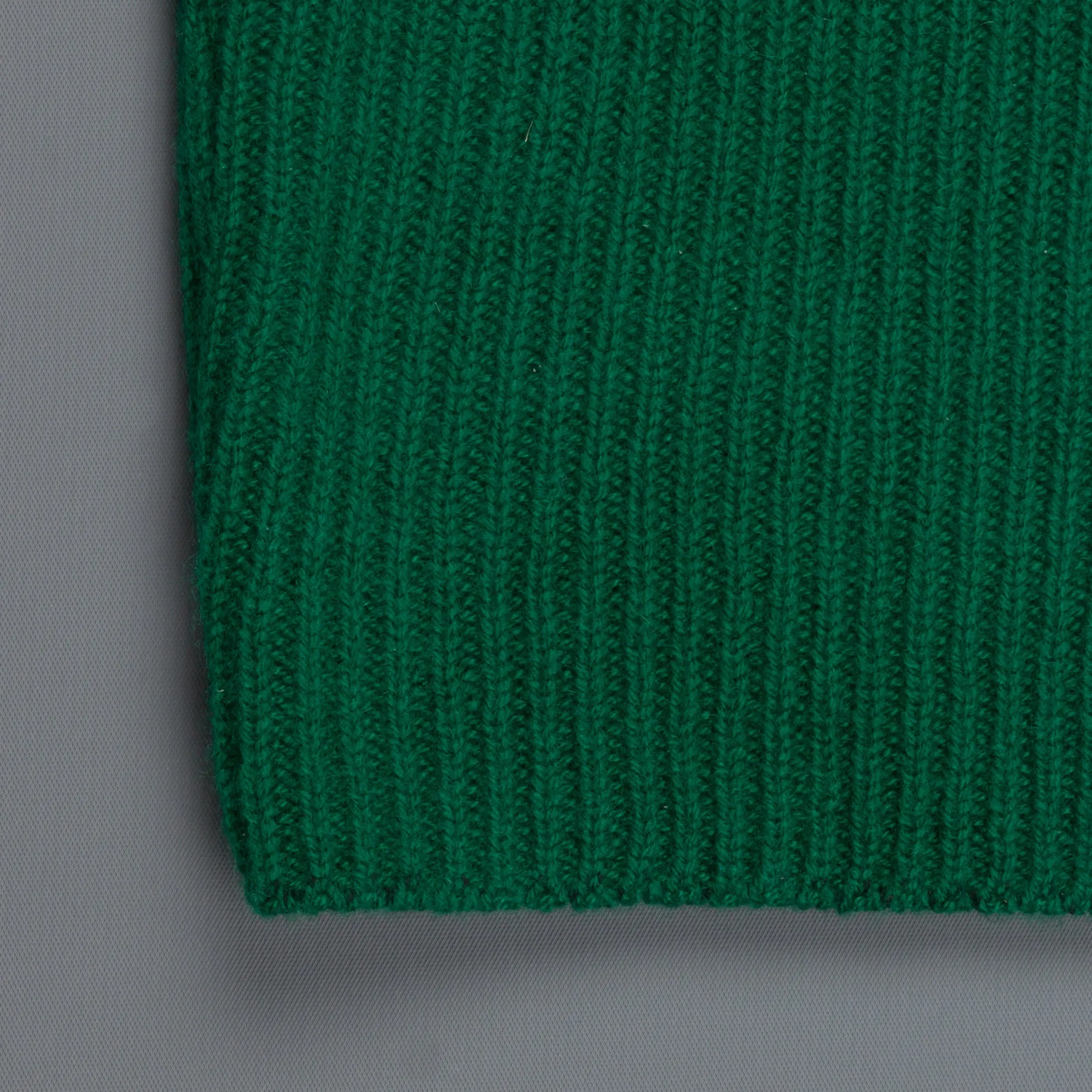 The Elder Statesman 100% cashmere medium ribbed crew Kelly Green