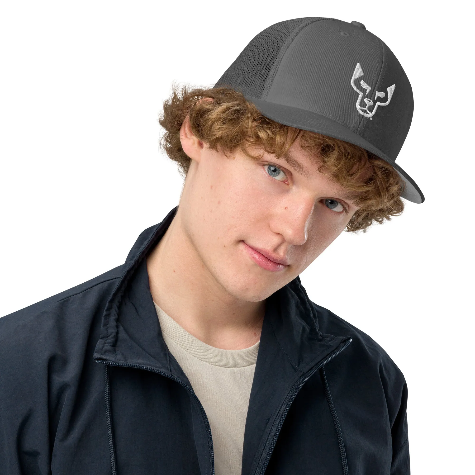 UD Closed-back trucker cap