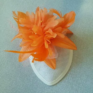 Vintage 40s 50s Hat White & Orange Feather fascinator Teardrop hat fascinator