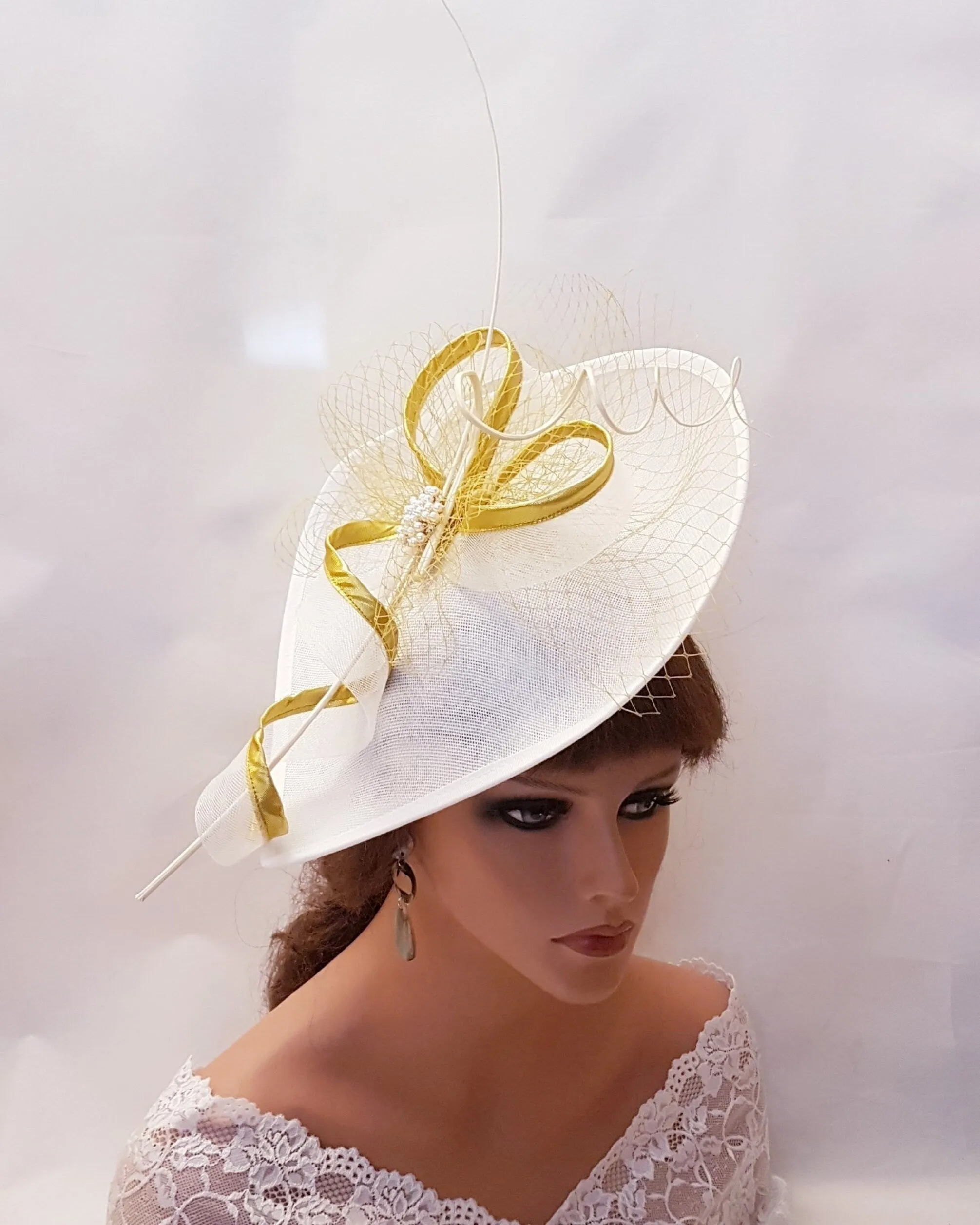 WHITE & Gold Large Fascinator Quil feather hat Church Derby Royal Ascot Race Party Wedding guest Hatinator Mother of Bride/Groom Fascinator